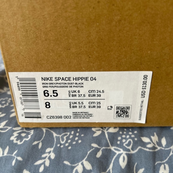 Nike Space Hippies women’s size 8, Men’s size 6.5 Back and Grey sneakers - Picture 5 of 5